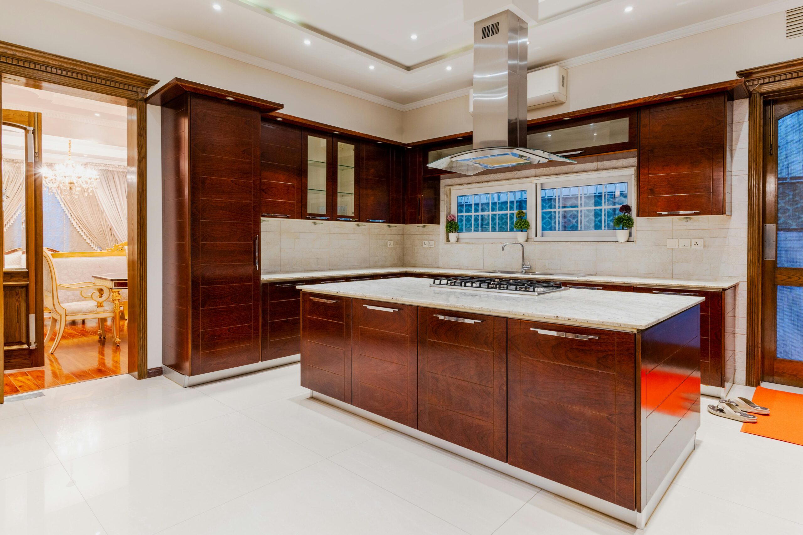 A Comprehensive Guide to Choosing the Best Island / Top Mount Range Hood for Your Kitchen